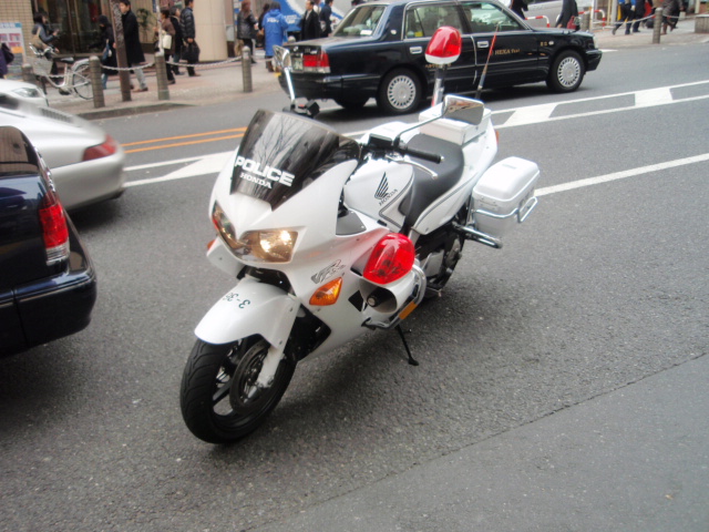 渋谷の宮益坂で見かけた白バイ１